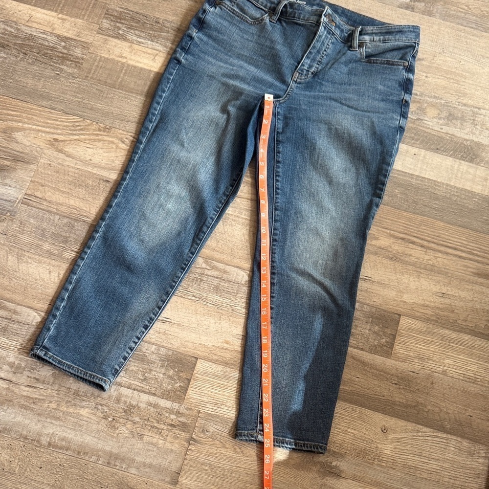 Talbots Classic Blue Women's Capri Jeans size 10P - Picture 4 of 10